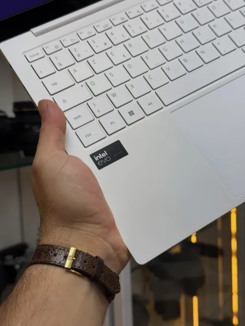 {VENDU}Galaxy BOOK Spécial Édition ULTRA-7 OLED Disponible chez morsi store dz