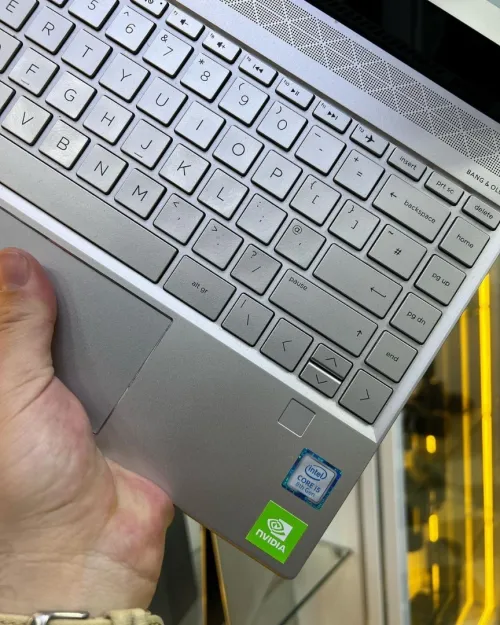 hp ENVY 14 i5-8eme 8GB/256GB Tactile, Carte Graphique Nvidia MX 250 2GB  X