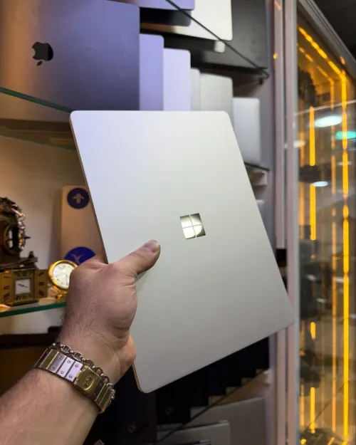 Vendu Surface Laptop Go i5/8/128GB Disponible Chez Morsi Store Dz
