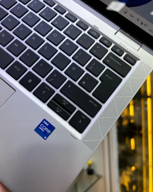 HP EliteBook 1030 G8 i5-11eme VPro LTE 16GB/256GB, Intel Iris Xe graphics