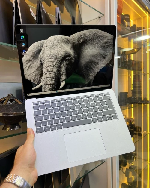 Vendu Microsoft Surface Laptop Studio i7-11eme 32GB/2TB, Carte Graphique Nvidia RTX3050Ti