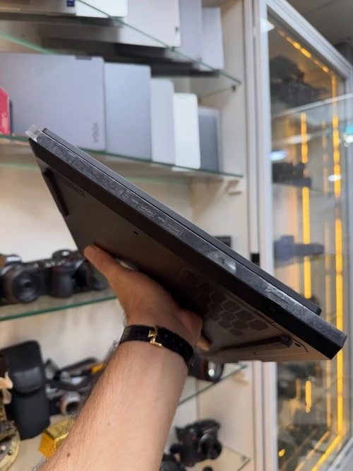 [VENDU] Lenovo Légion Pro5 Gen10 GAMING IA16 i9-14900HX 32Gqb/1TB RTX5070