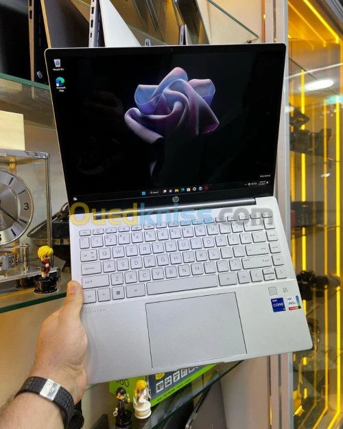 HP Pavilion i7-12700H 16GB/256GB 2K OLED, Intel Iris Xe graphics