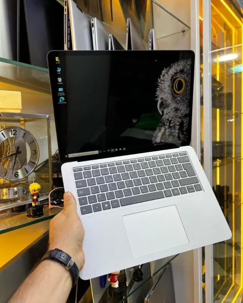 Vendu Microsoft Surface Laptop Studio i7-11TH 16GB/512GB, Intel Iris Xe graphics