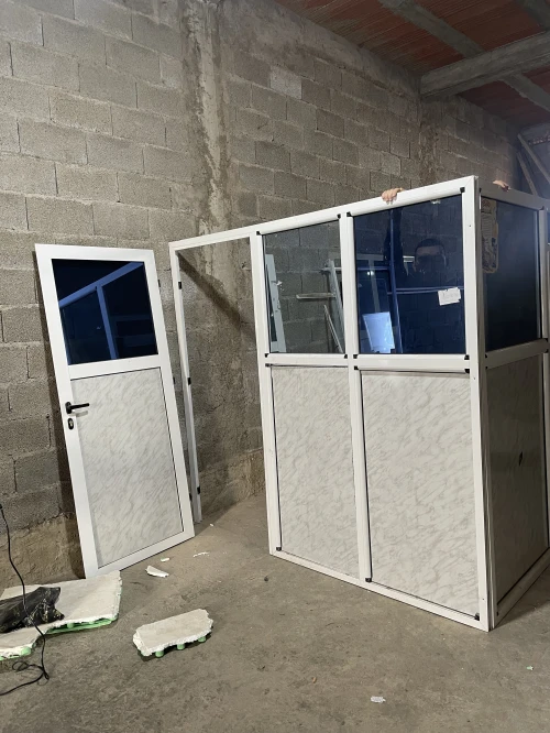 Vitrine en aluminium 3 facades (bureau)