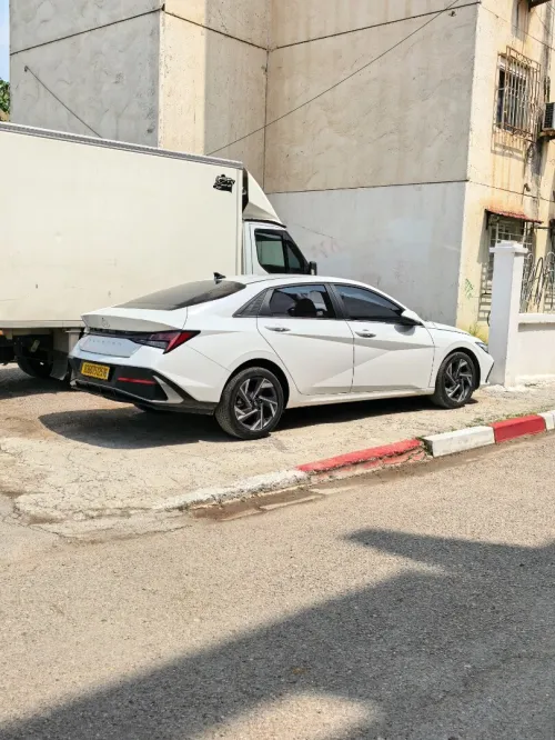 Hyundai Elantra 2025 