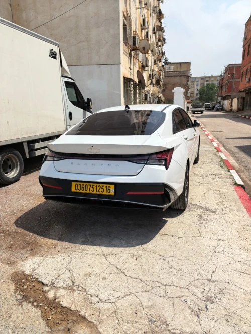 Hyundai Elantra 2025 