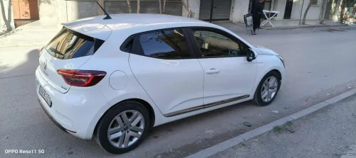 Renault clio 5 techno 2022 e-tech hyprid