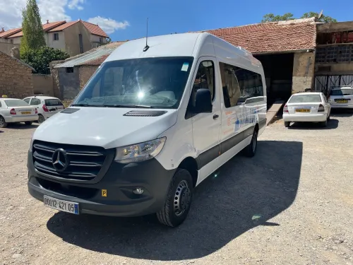 Location d'un minibus Sprinter 23 places-حافلة صغيرة للكراء من نوع مرسيدس سبرينتر تتسع لـ 23 راكبًا