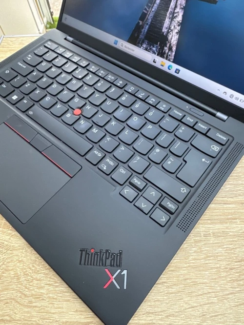 THINKPAD X1 Carbon GEN 11 i5-1335u 16GB 256 NVME