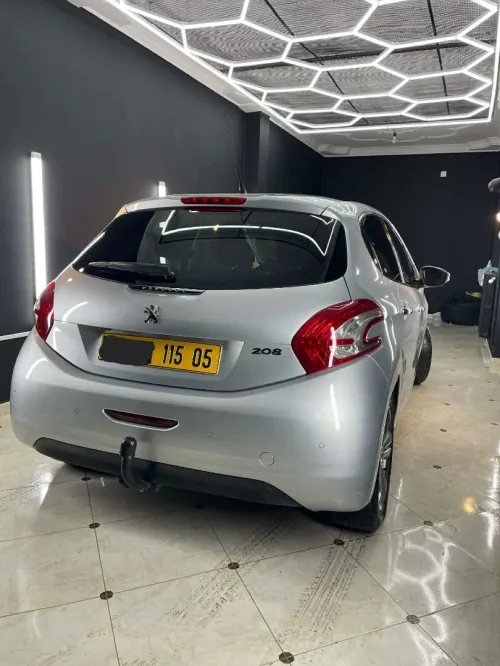 Peugeot 208 2015 Allure