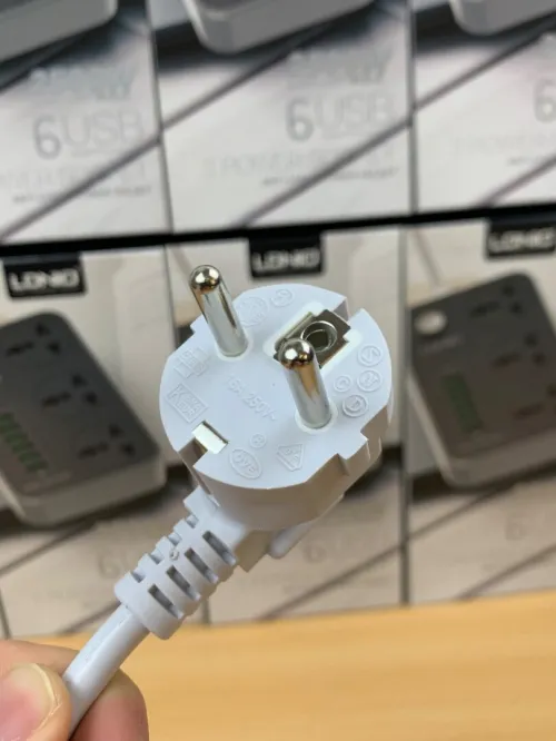 Multiprises LDNIO SC3604 (03Prises Anglaise + 06USB)