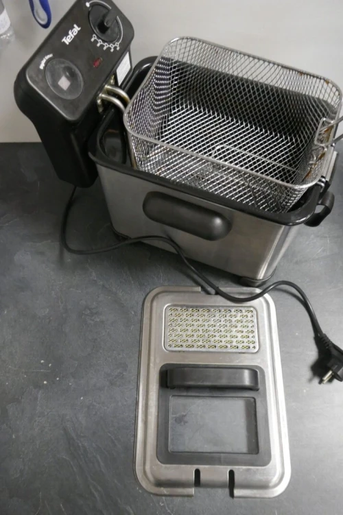 Friteuse classique Tefal FILTRA PRO 4L CUVE AMOVIBLE FR516070 2400 W Thermostat réglable