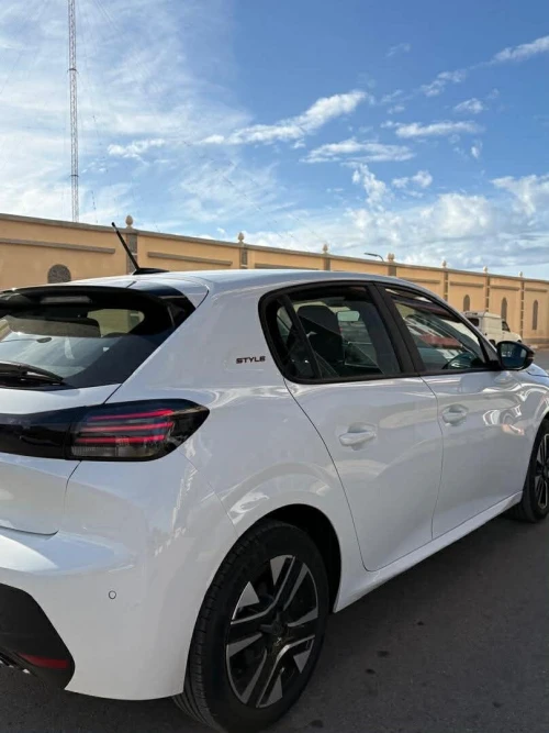 Peugeot 208 2025 E-Style
