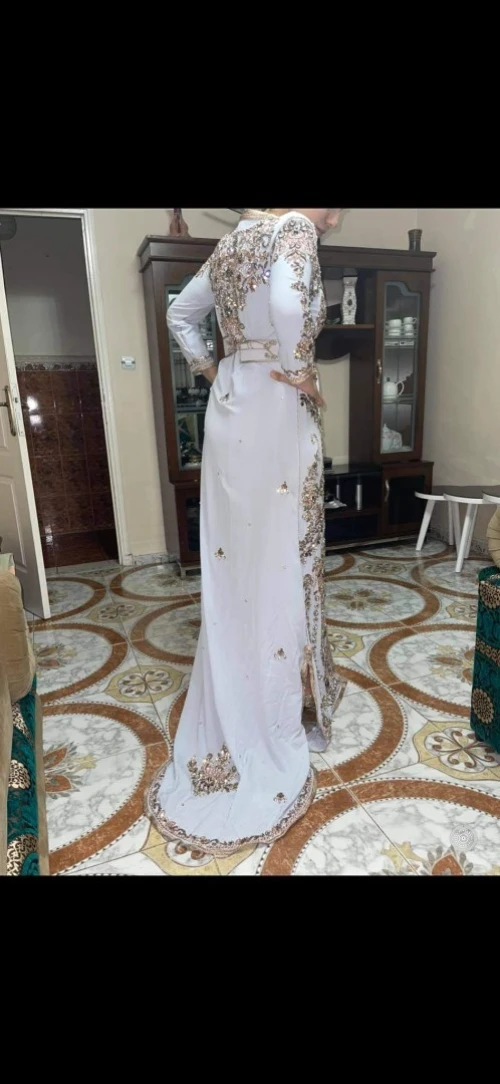 Caftan porté un seul après-midi 