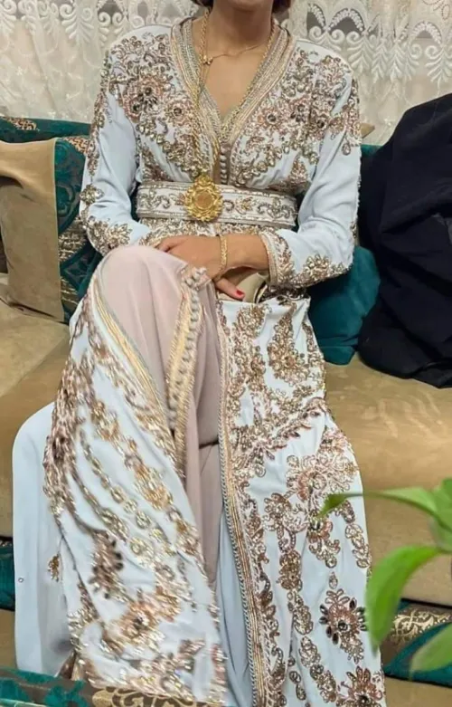 Caftan porté un seul après-midi 