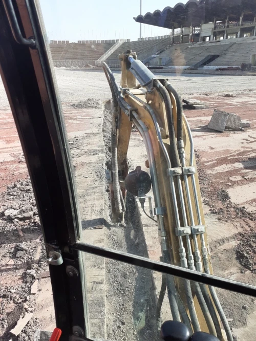 للكراء Location de Mini Pelle avec déplacement dans 58 wilayas Nous mettons à votre disposition une mini pelle avec chauffeur expérimenté, idéale pour tous vos travaux.