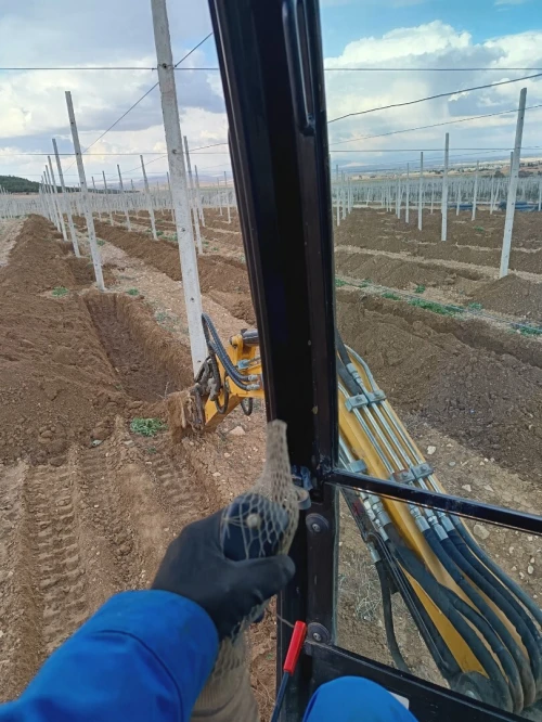 للكراء Location de Mini Pelle avec déplacement dans 58 wilayas Nous mettons à votre disposition une mini pelle avec chauffeur expérimenté, idéale pour tous vos travaux.