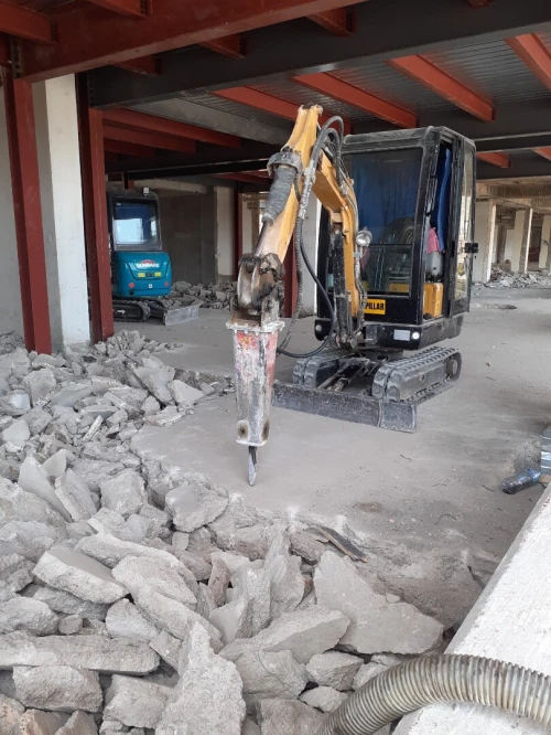 للكراء Location de Mini Pelle avec déplacement dans 58 wilayas Nous mettons à votre disposition une mini pelle avec chauffeur expérimenté, idéale pour tous vos travaux.