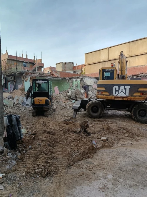 للكراء Location de Mini Pelle avec déplacement dans 58 wilayas Nous mettons à votre disposition une mini pelle avec chauffeur expérimenté, idéale pour tous vos travaux.