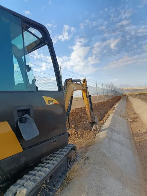 للكراء Location de Mini Pelle avec déplacement dans 58 wilayas Nous mettons à votre disposition une mini pelle avec chauffeur expérimenté, idéale pour tous vos travaux.
