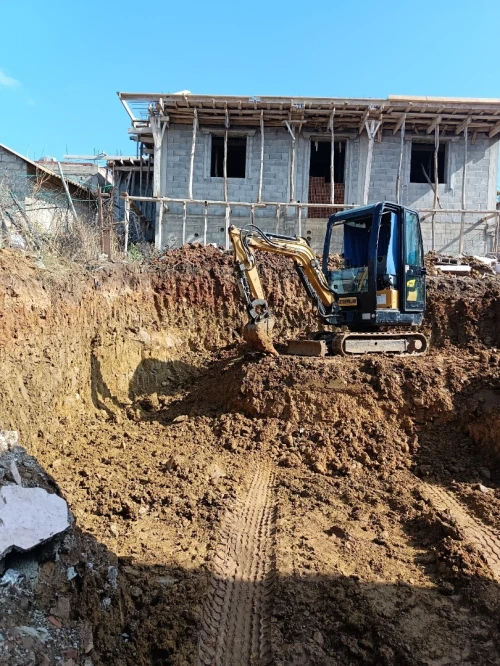 للكراء Location de Mini Pelle avec déplacement dans 58 wilayas Nous mettons à votre disposition une mini pelle avec chauffeur expérimenté, idéale pour tous vos travaux.