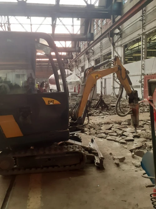 للكراء Location de Mini Pelle avec déplacement dans 58 wilayas Nous mettons à votre disposition une mini pelle avec chauffeur expérimenté, idéale pour tous vos travaux.