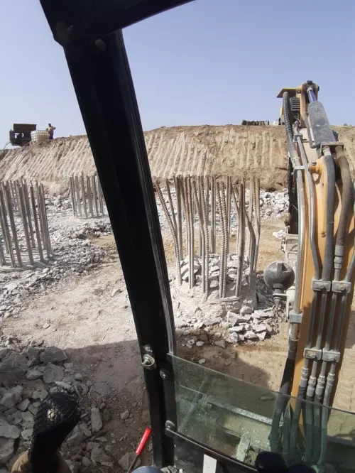 للكراء Location de Mini Pelle avec déplacement dans 58 wilayas Nous mettons à votre disposition une mini pelle avec chauffeur expérimenté, idéale pour tous vos travaux.