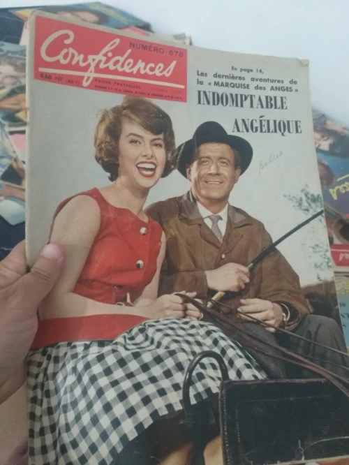 Des ancien roman magazine 1000da l'unité