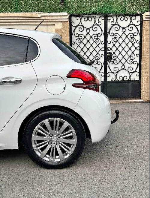 Peugeot 208 2016 Allure Facelift