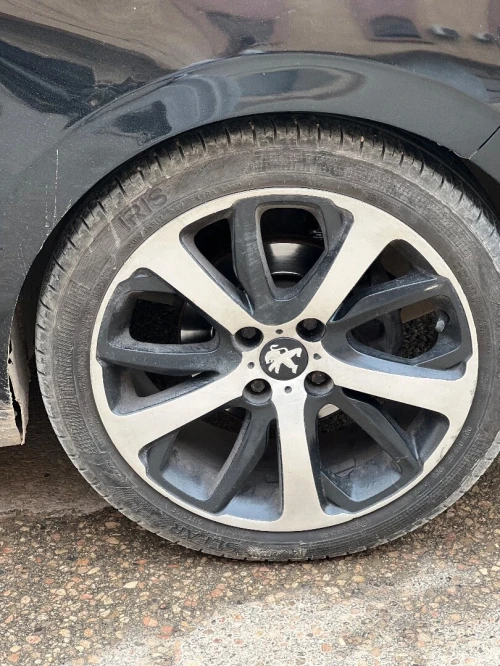 Peugeot 208 2015 Allure Facelift