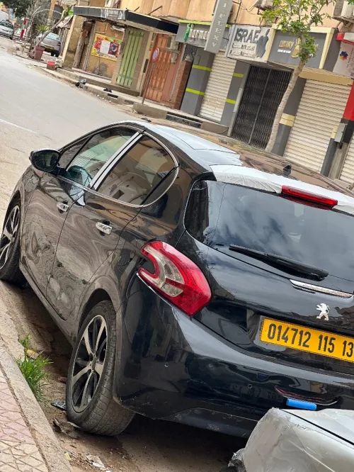 Peugeot 208 2015 Allure Facelift
