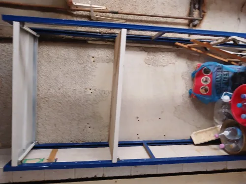 Étagères, meuble de rangement , tables, échelle et ventilateur