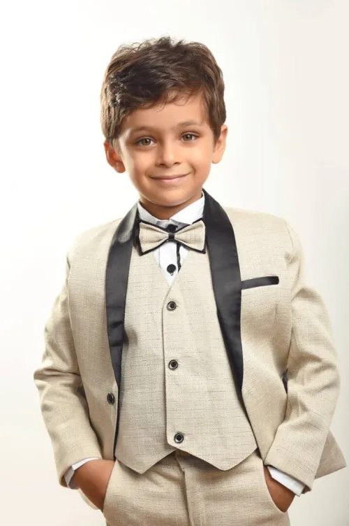 Costume élégant pour garçon 
