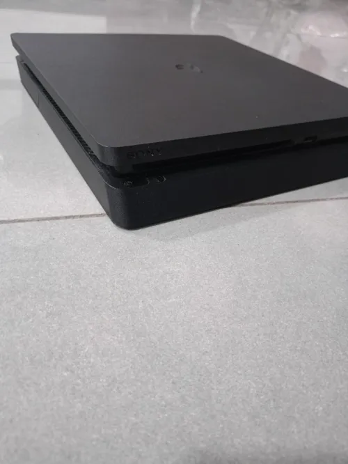 Ps 4 slim 500 g avec deux manettes et cd fc23