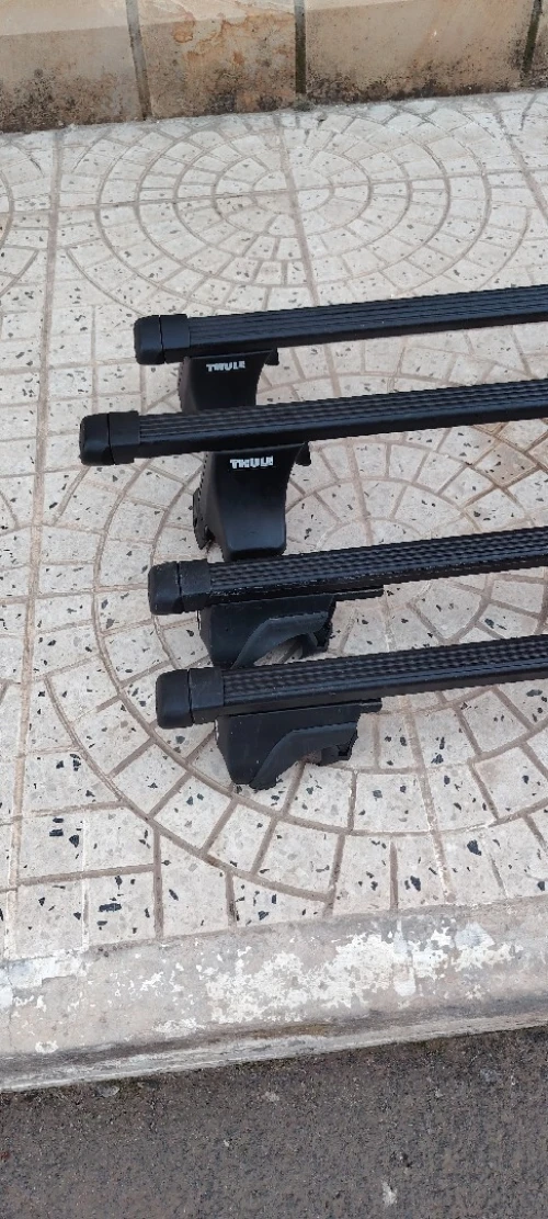 Porte bagage / barre de Toit THULE