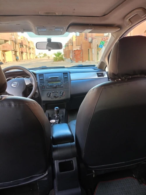 Nissan Tiida 5 portes 2010 Tiida 5 portes