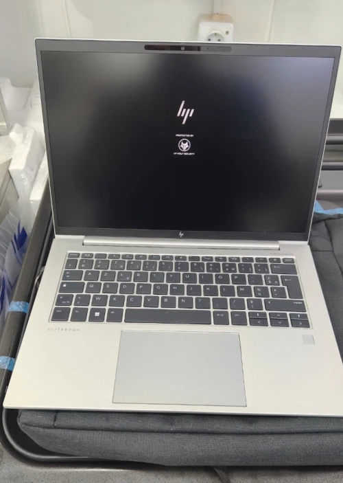 HP ELITBOOK 845 G9 RYZEN 6 PRO 6650U 16GB DDR5 256GB SSD AVEC CHARGEUR ORIGINAL HP 65W TYPE C ET SACOCHE HP