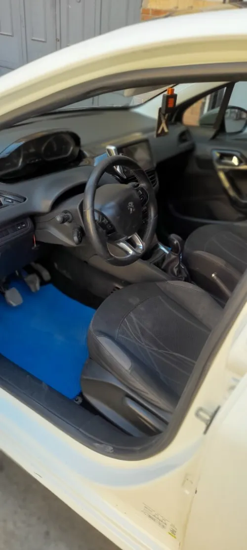 Peugeot 208 2015 Active