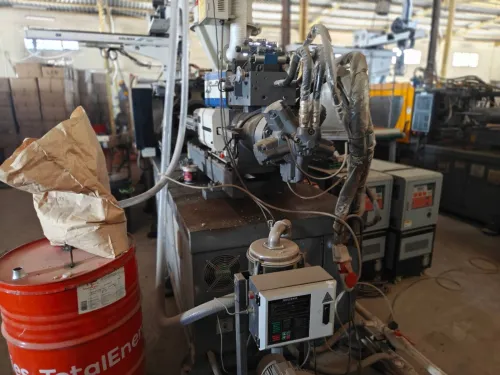 Machine de injection plastique 