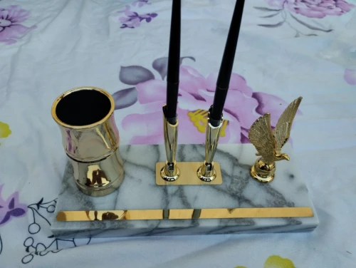 Vend differentes parures de stylos