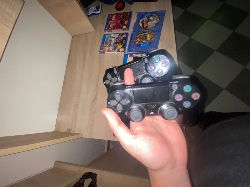 PlayStation 4 slim 