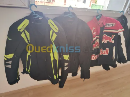 Vestes + gants de motard + bâche scooter + porte valise 