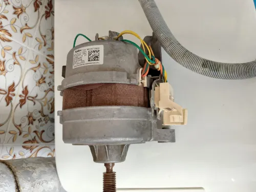 Carte mère et Moteur Machine à Laver Electrolux & Quelques Pièces