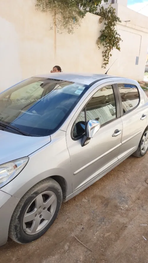 Peugeot 207 2012 Fennec