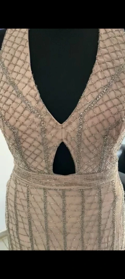 Robes soirées et vêtements de marque 