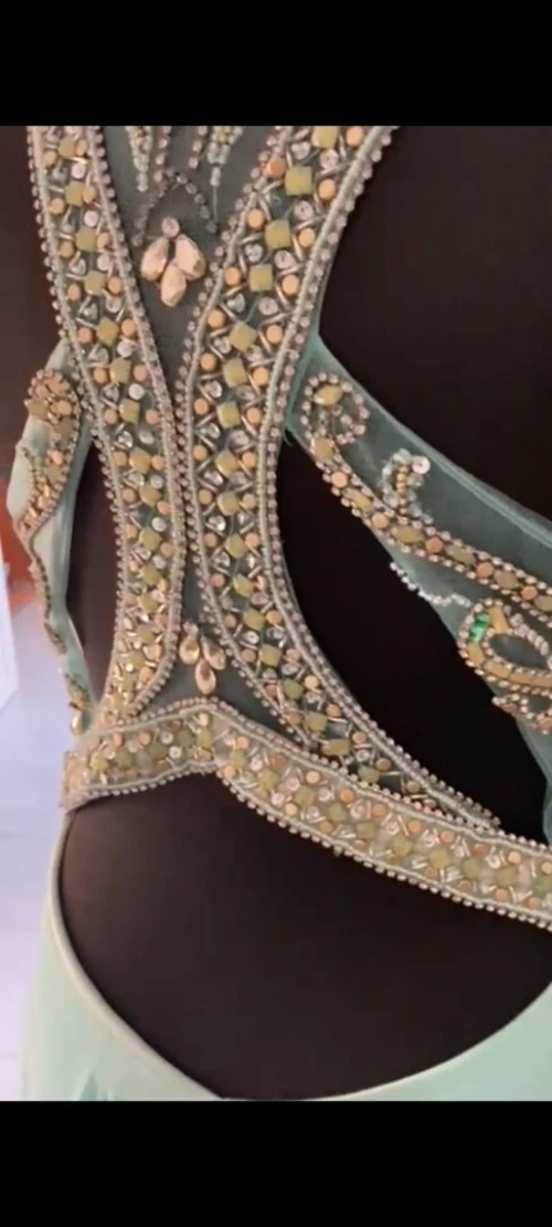 Robes soirées et vêtements de marque 