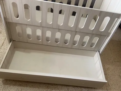 Lit de bébé utilisé en bois hêtre de bon qualité 