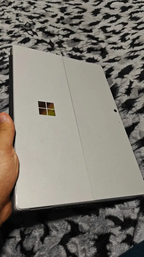 Pc portable laptop + tablette Microsoft surface 7 pro