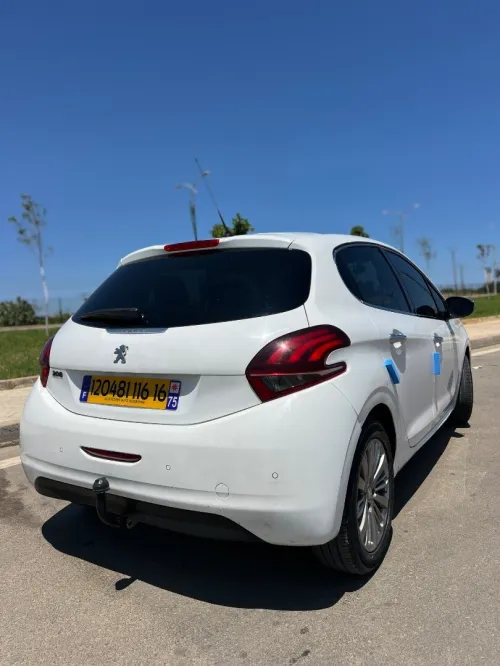 Peugeot 208 2016 Allure Facelift